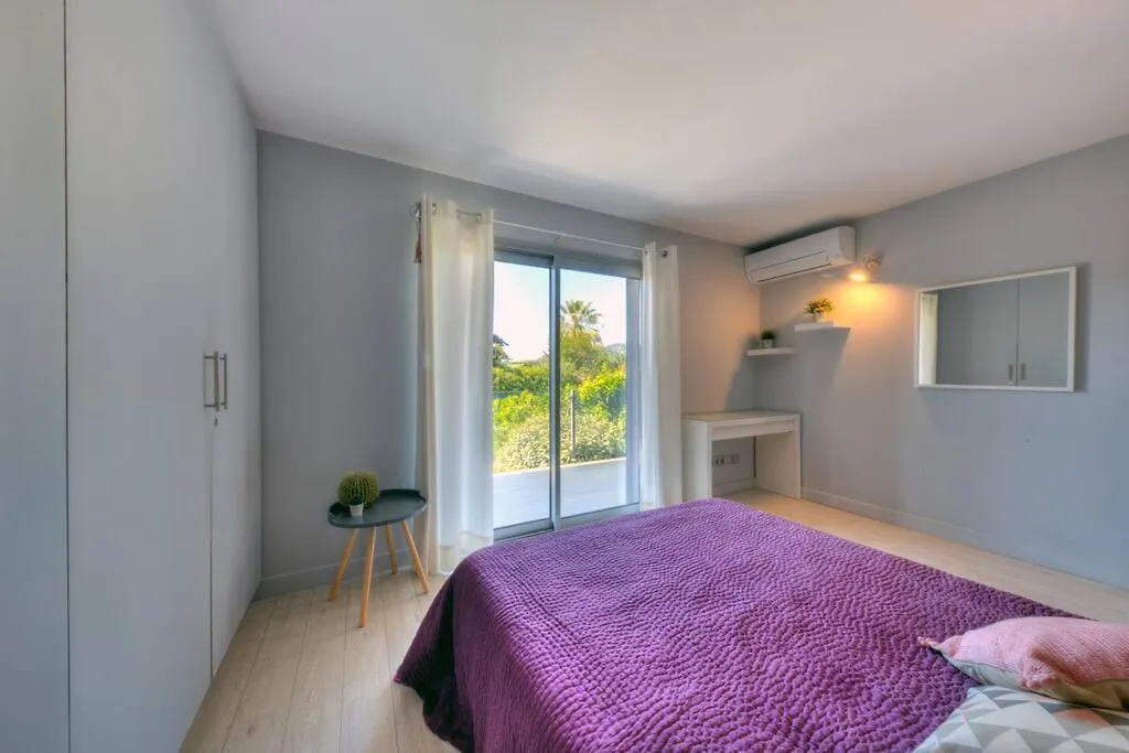 Villa Contemporaine A Carros Les Plans 0*,  Francie